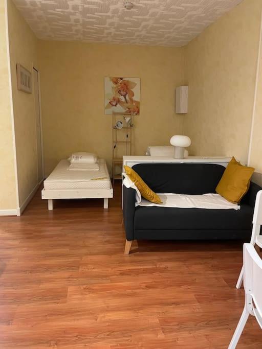 Studio N•2 Avec Patio En Plein Coeur De La Ville Bagnères-de-Bigorre Екстериор снимка