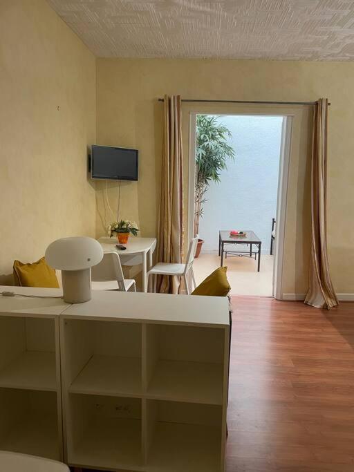 Studio N•2 Avec Patio En Plein Coeur De La Ville Bagnères-de-Bigorre Екстериор снимка