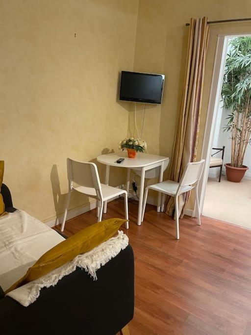 Studio N•2 Avec Patio En Plein Coeur De La Ville Bagnères-de-Bigorre Екстериор снимка