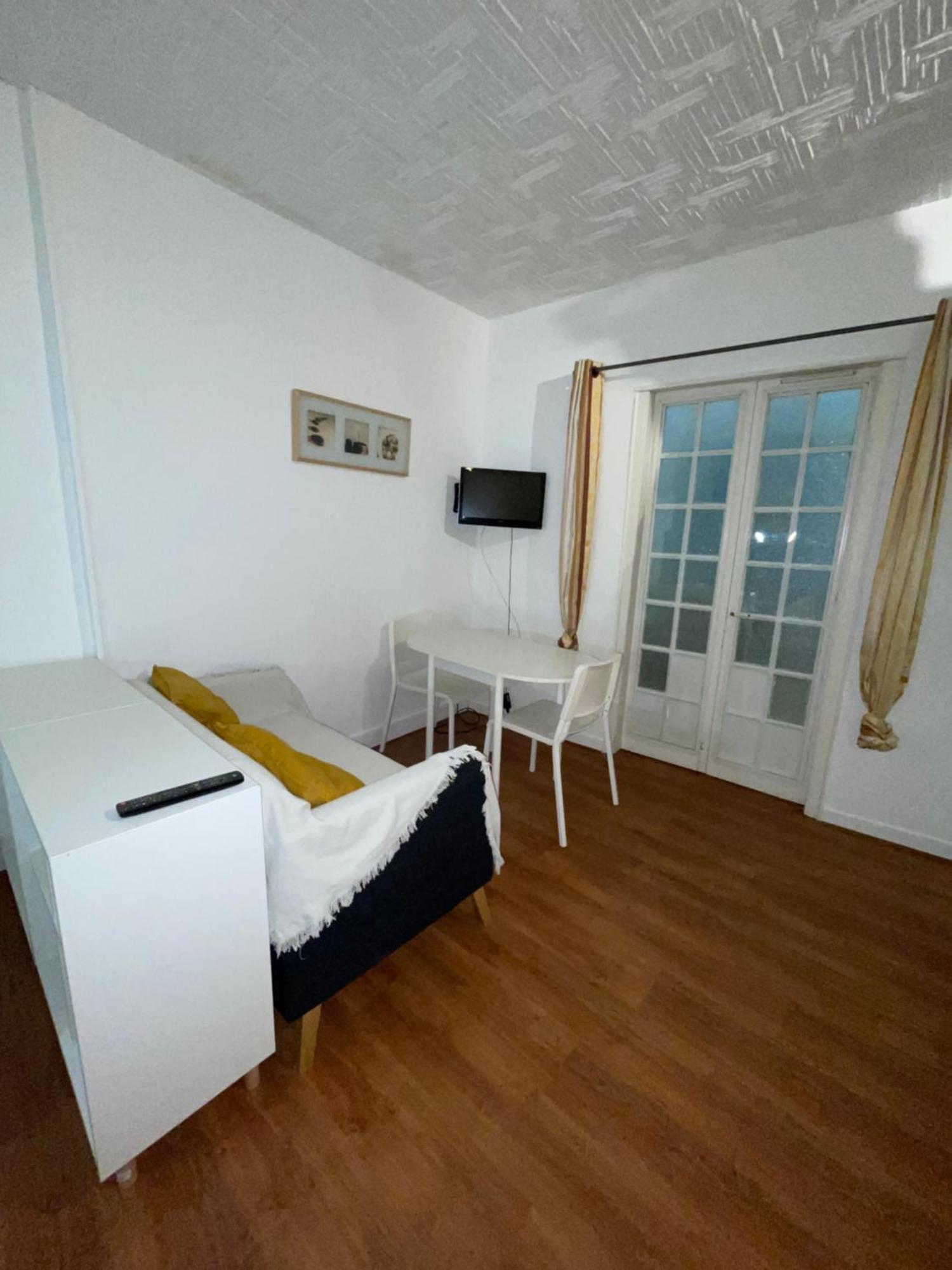 Studio N•2 Avec Patio En Plein Coeur De La Ville Bagnères-de-Bigorre Екстериор снимка
